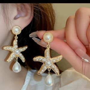 ⭐️Gold Tone Pearl Embellished Starfish Post Back Dangle Statement  Earri…